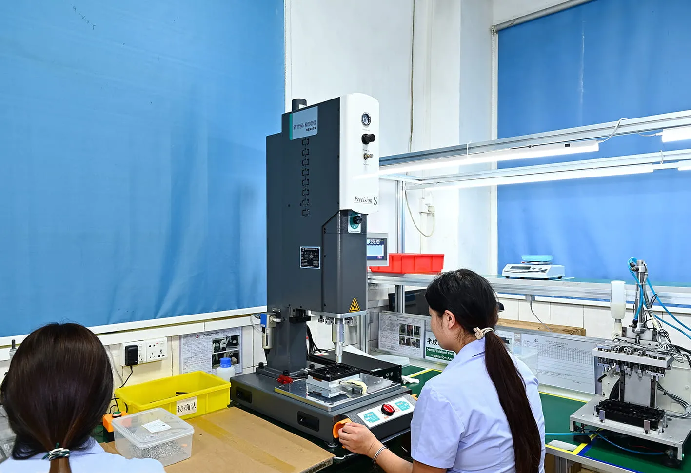 Ultrasonic welding machine used for assembly of molded electronic components