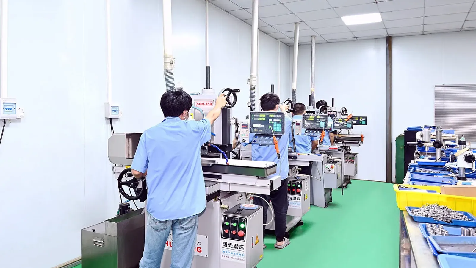 Surface grinding to tight flatness for precision components