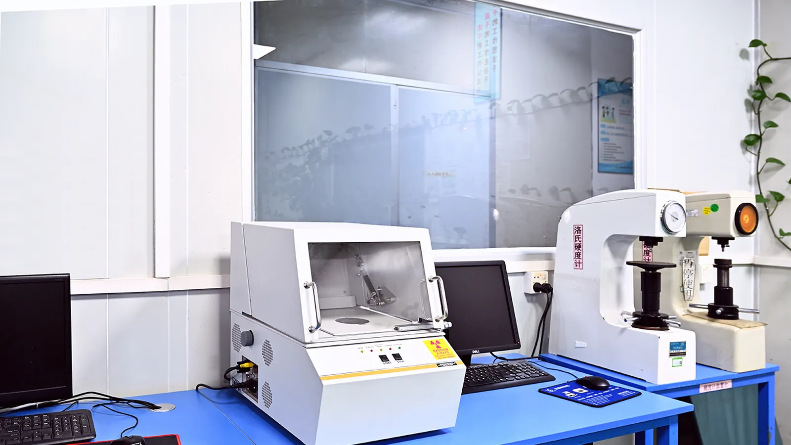 Coating thickness gauge verifying a thin film build